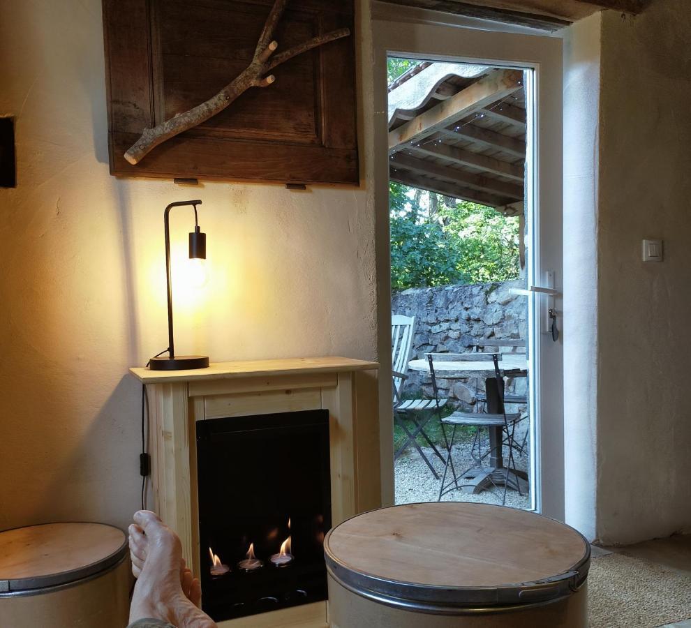 Suites De Campagne Les Eydieux, Petits Dejeuners Inclus Saint-Angel  Bagian luar foto
